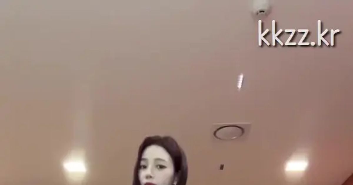 뭘 입어도 다 예쁜 에스파 카리나 움짤