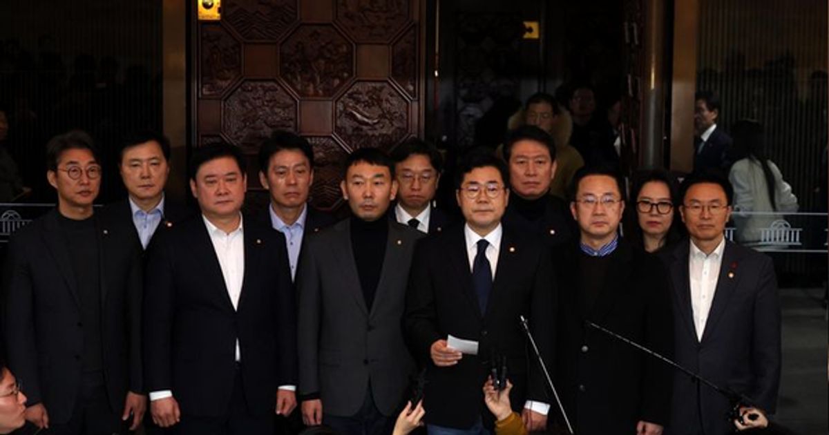 민주 "尹 탄핵소추안, 이르면 오늘 발의…내일 본회의 보고"