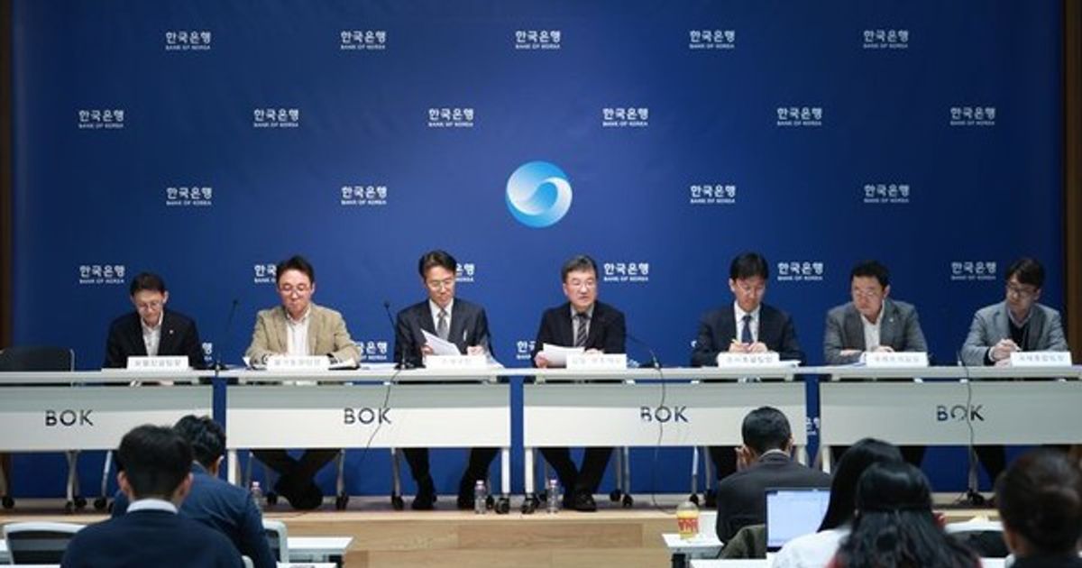 한국은행, 기준금리 연속 인하…상품 절반이 2%대로 '뚝'