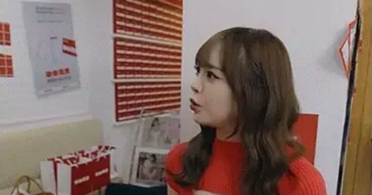 전여친 vs 현여친 .gif