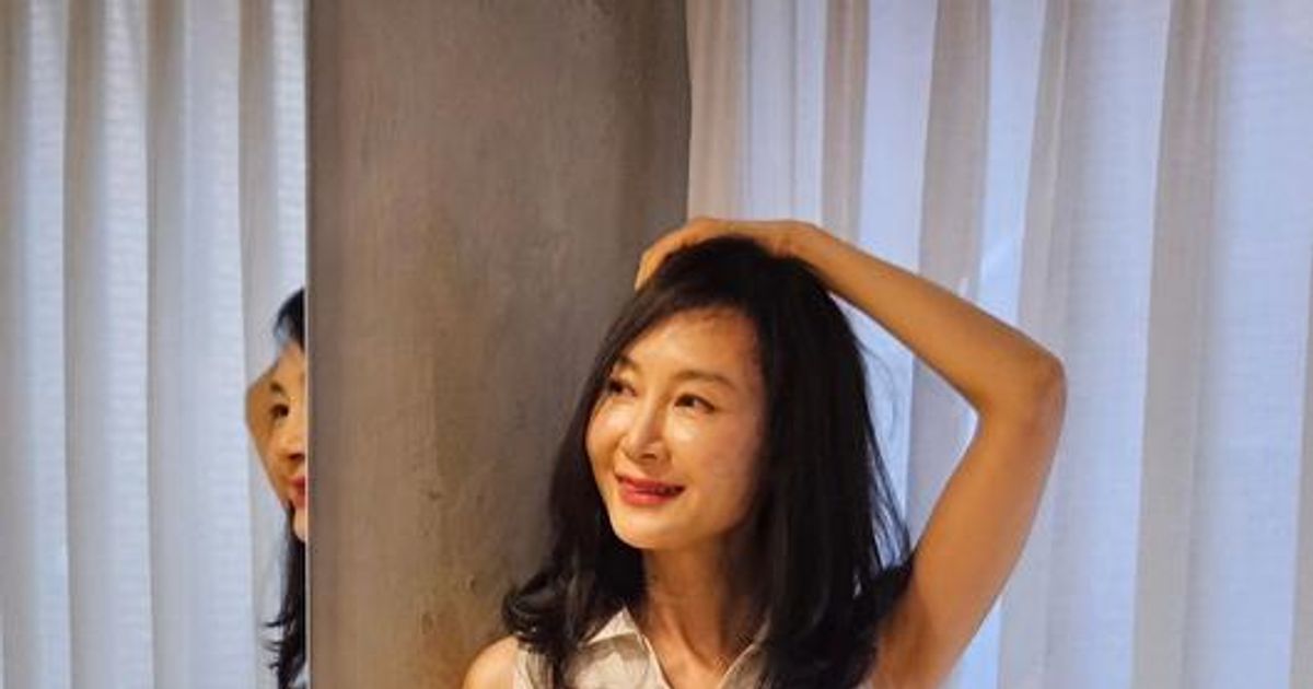 채시라, 56세 나이 믿기지 않는 늘씬한 몸매 자랑…‘역시 동안 미녀’