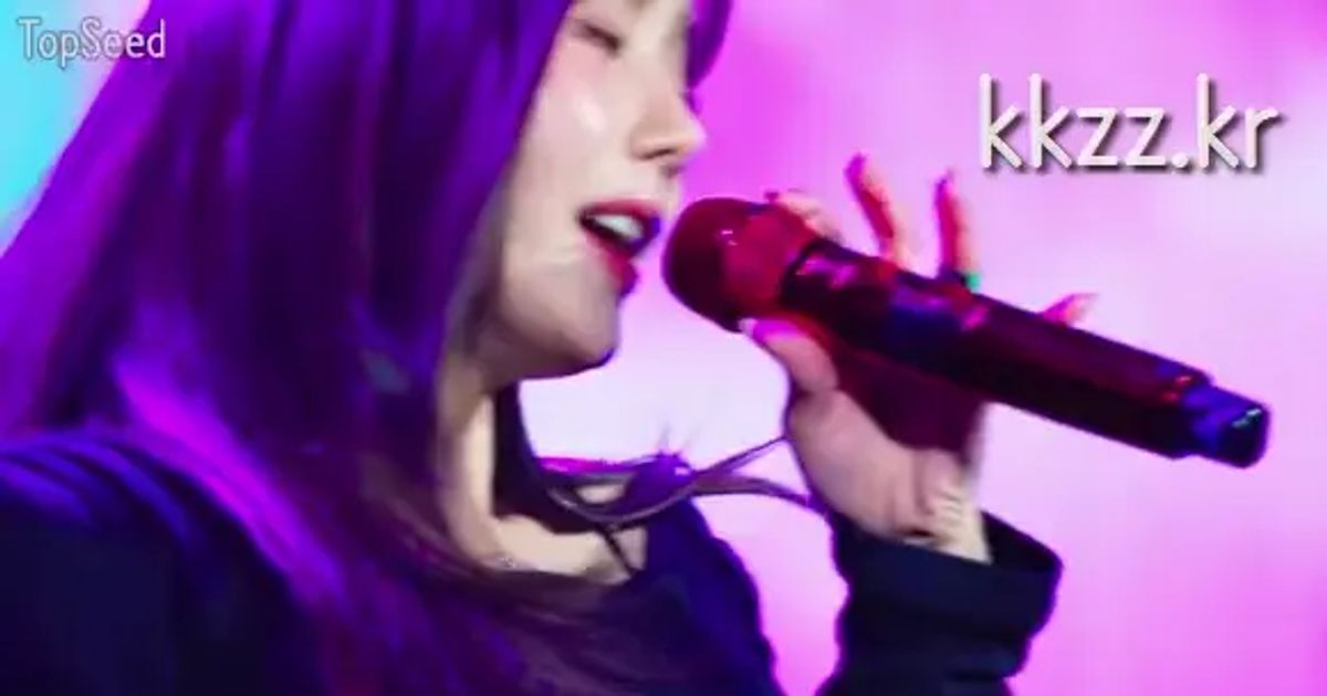 권은비 최근 무대...gif