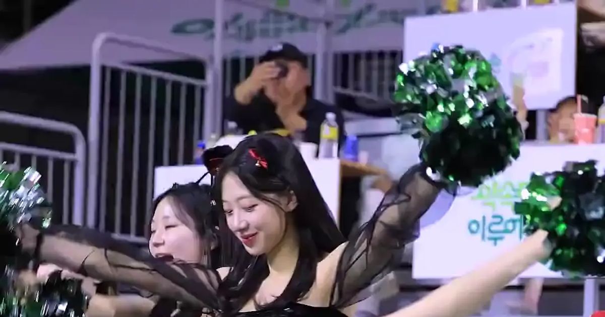 3점슛 성공에 신난 하지원 치어리더.mp4