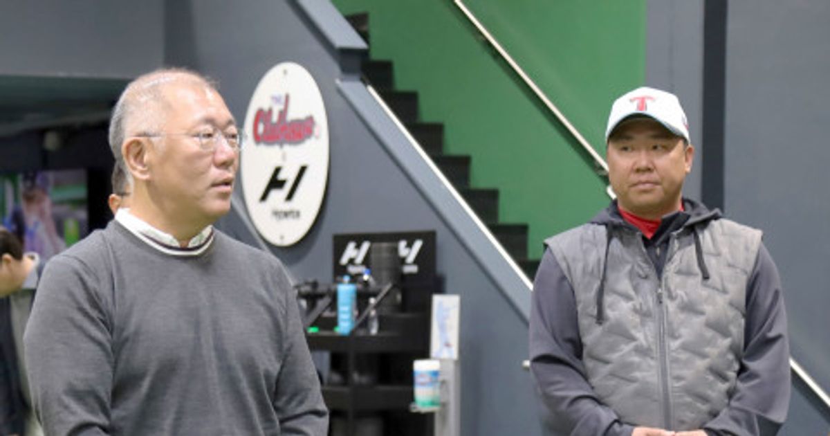 현대자동차그룹 정의선 회장, KIA 타이거즈 스프링캠프 깜짝 격려 방문