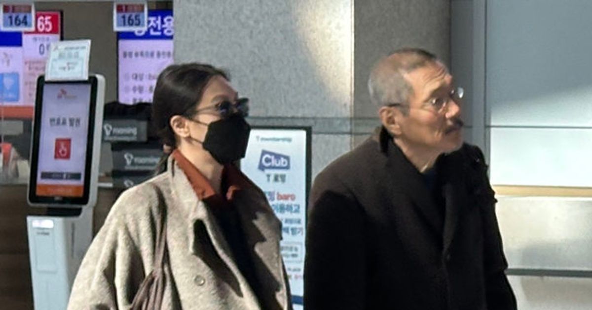 홍상수·김민희 9년만의 임신..."베를린서 배우 향한 믿음 드러내"