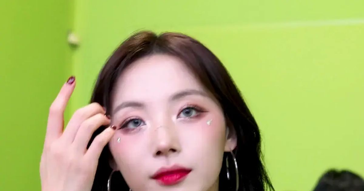 팬에게 인사하고 경기장 들어가는 하지원 치어리더.mp4