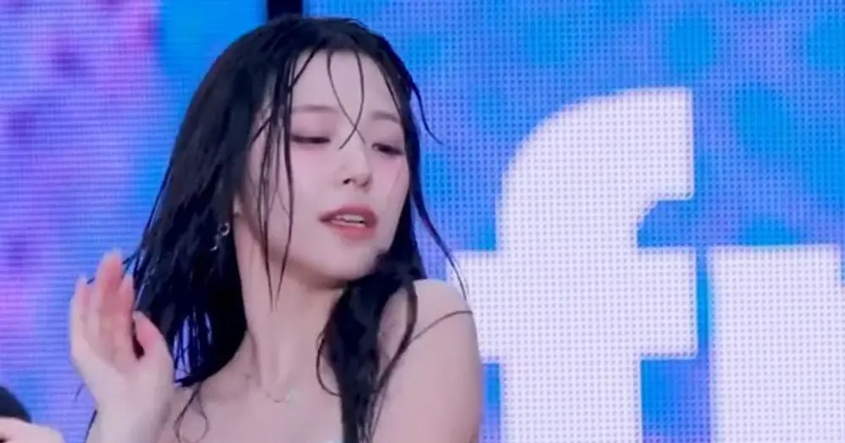 프로미스나인 백지헌 워터밤 젖은 머리 반다나 튜브탑